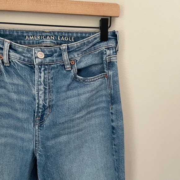 American Eagle Outfitters Distressed Mom Jeans Size 4 Short - Picture 4 of 9